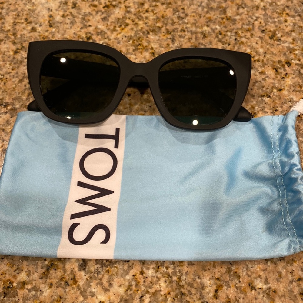 TOMS Sydney Sunglasses - Brand New